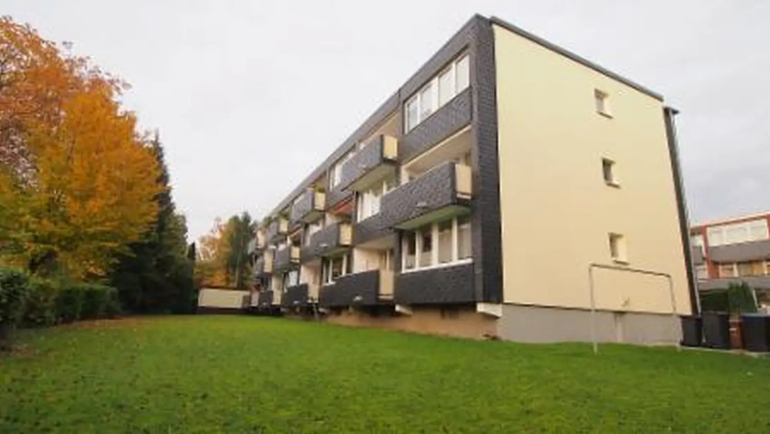 Mehrfamilienhaus aus dem Vermietungsbereich